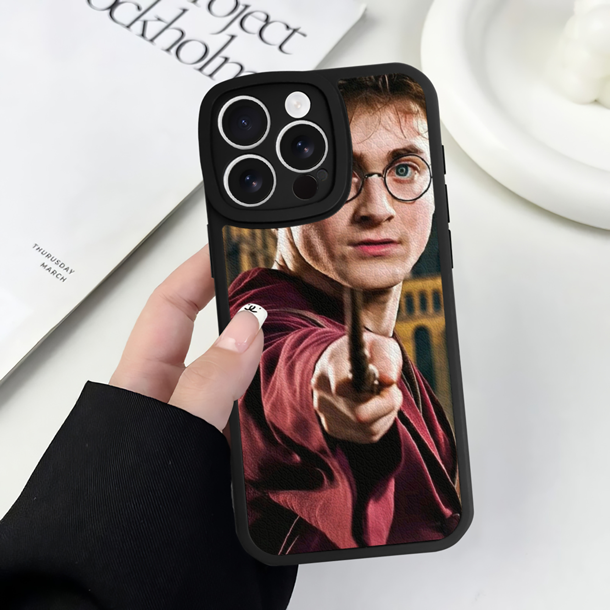 （画像用） Harry Potter ハリー・ポッターシリーズ 【iPhone 16シリーズ対応】シリコンスマホケース（レザー調） 材質：シリコン
